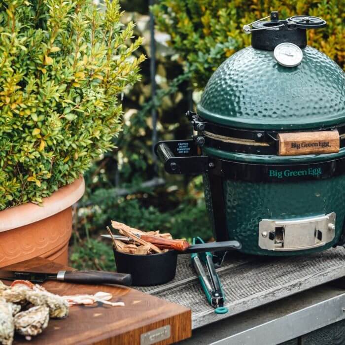 Big Green Egg Mini Lifestyle 1
