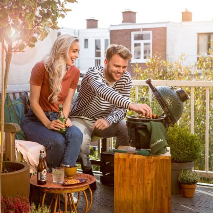 Big Green Egg Mini Lifestyle 2