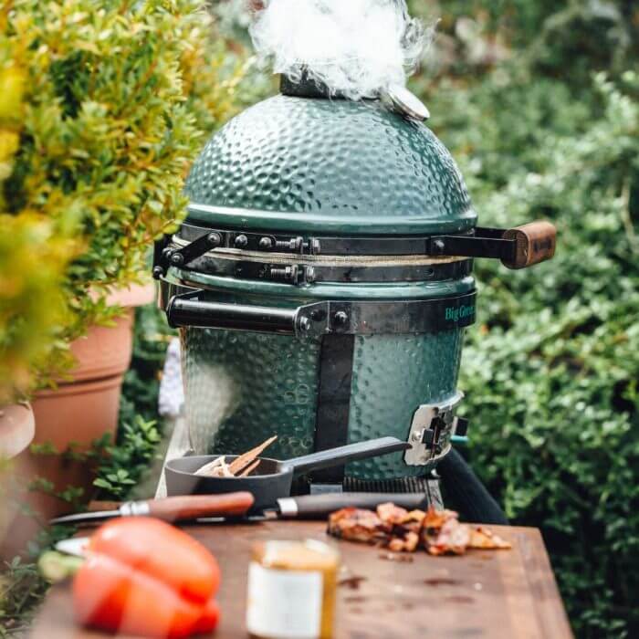 Big Green Egg Mini Lifestyle 3