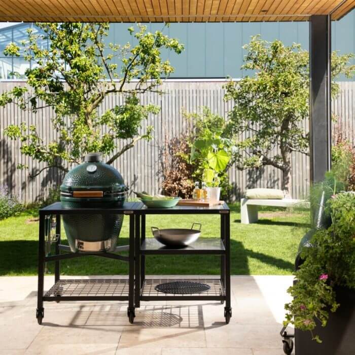 Big Green Egg Large Lifestyle 2