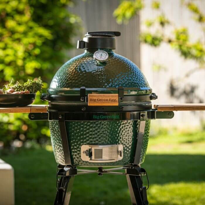 Big Green Egg MiniMax Lifestyle 1