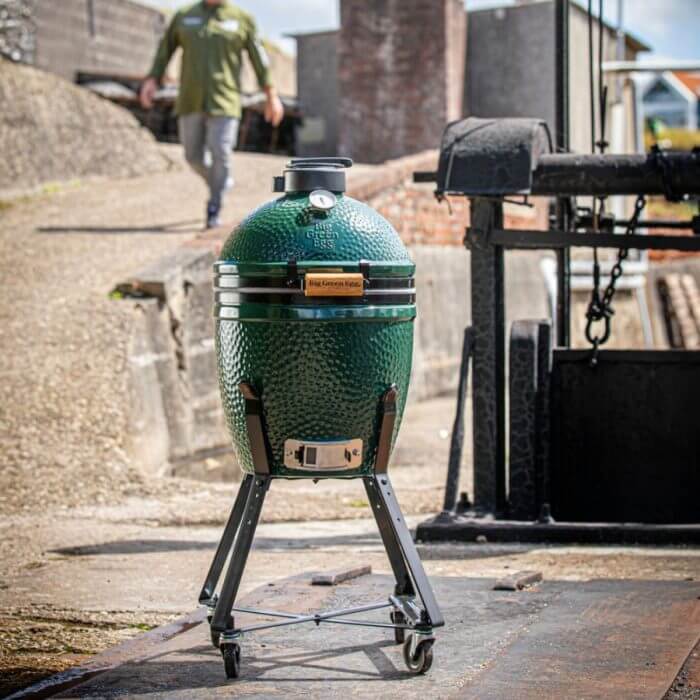 Big Green Egg Small Lifestyle 2