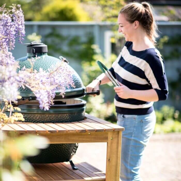 Big Green Egg XLarge Lifestyle 2