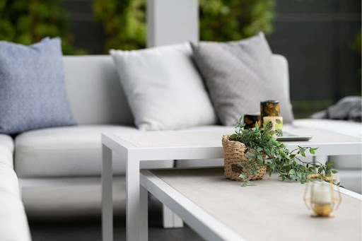 Nowoczesne meble ogrodowe aluminiowe – stoliki w roznych rozmiarach
