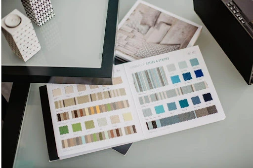 Tkaniny Sunbrella – idealne dla mebli do restauracji i hoteli