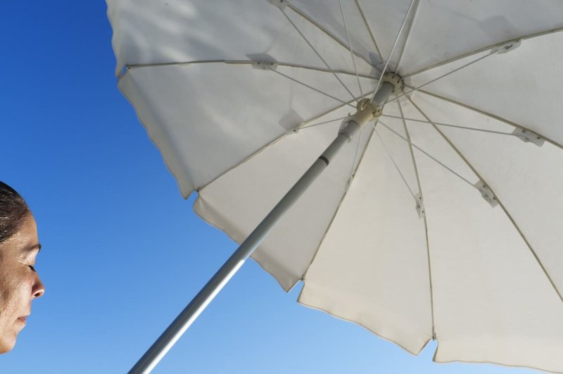 Czym obciążyć parasol ogrodowy?